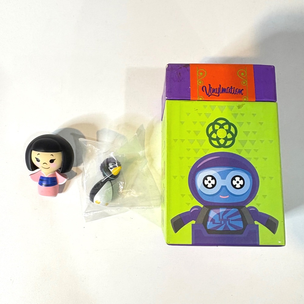 Disney Vinylmation Park Starz Series 4 Small World Japan Girl & Penguin Figure